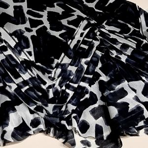 VGUC FUZZI black and white abstract nylon knit fully lined flaired skirt, size L
